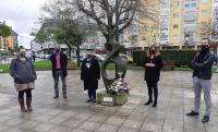 Minuto de silencio no Monumento á Muller no Día Internacional contra a violencia de xénero